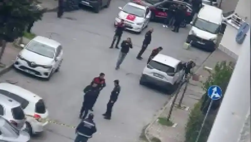 Yolda yürüyen genç, kurşun yağmuruna tutuldu: Olayın ardındaki sır perdesi