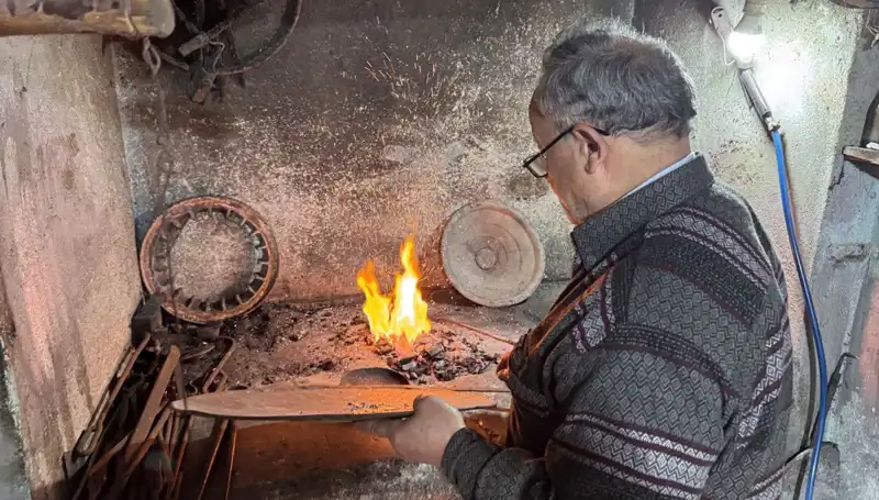 Baba Mesleğini 20 Metrekarelik Dükkanda Yaşatarak Geleceğe Taşıyor