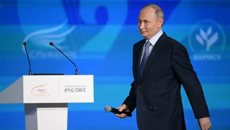 Rusya'da Yabancı Ajan Yasası: Putin'den Tartışmalara Neden Olan İmza