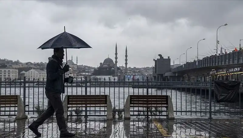 İstanbul'a Kış Geri Mi Dönüyor? Bugün Yağmur, Yarın Kar Bekleniyor!