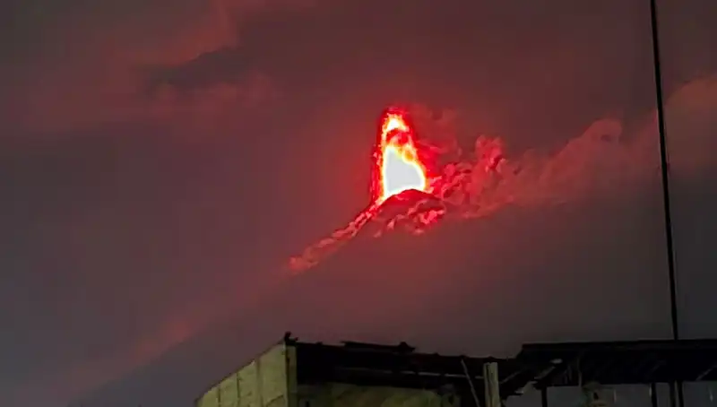 Fuego Yanardağı Patladı: 30 Bin Kişi İçin Acil Tahliye İlan Edildi