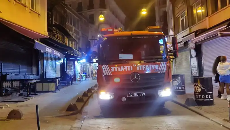 Beyoğlu’nda Asansör Boşluğuna Düşen Müşteri Hayatını Kaybetti mi?