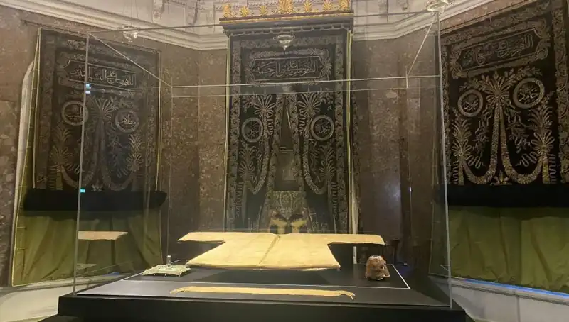 Hırka-i Şerif Ziyarete Açılıyor: Müslüman Dünyası İçin Neden Önemli?