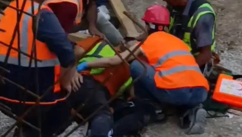 Adana’da İnşaat Faciası: İki İşçi Yaralandı!