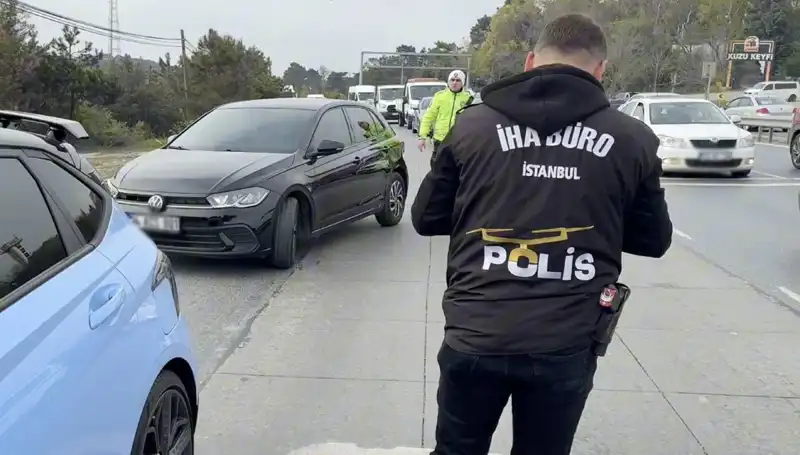 Emniyet Şeridini İhlal Eden Şoförün Suçu Yolda Bulmasıyla İlgili Şok Edici Olay