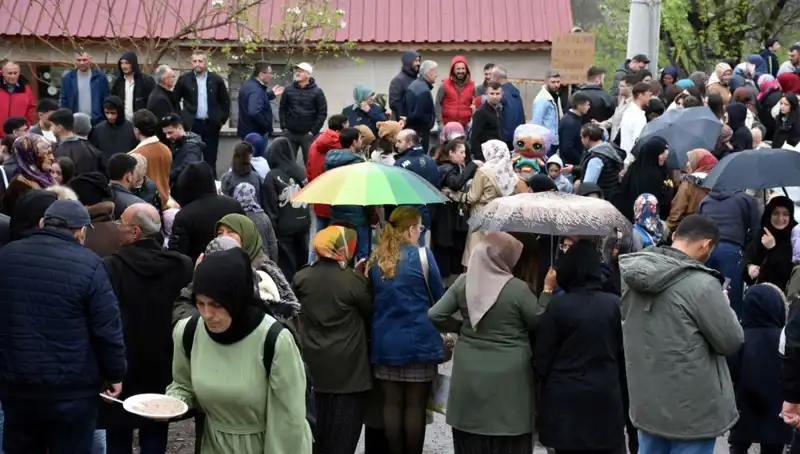 Bir Asırlık Geleneğin İzinde: 12 Bin Kişi Bayramda Bir Araya Geldi