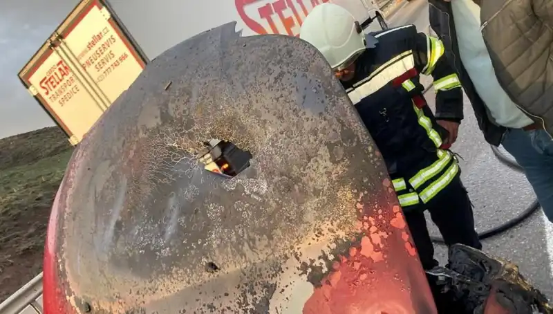 Seyir Halindeki Otomobilde Tedirgin Edici Yangın: İşte Olayın Detayları