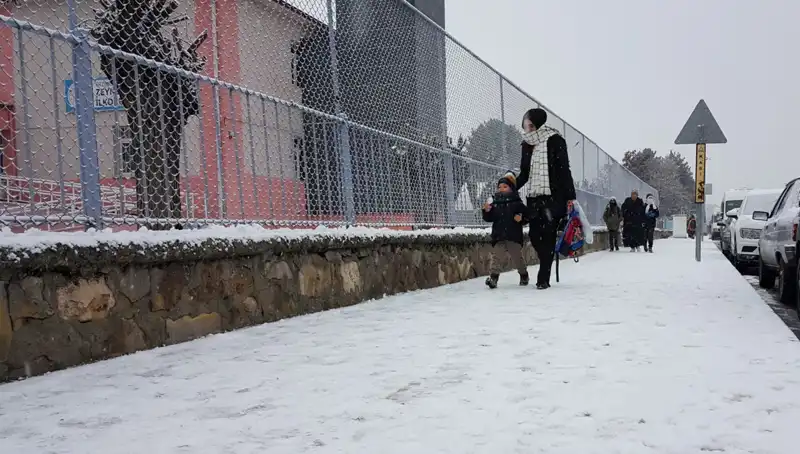 İlkbahar Geleneklerini Unutturan Kış: Şehir Beyaza Büründü!