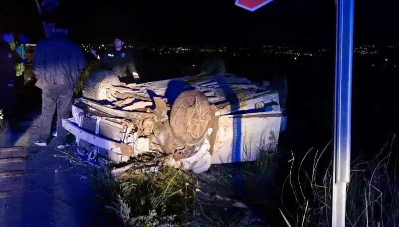 Otomobil Şarampole Devrildi: Kaza Sonrası 1 Ölü, 3 Yaralı