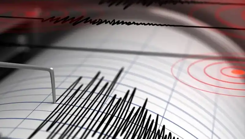Manisa’da 4 Büyüklüğünde Deprem: Halk Panik Halinde Sokaklara Döküldü