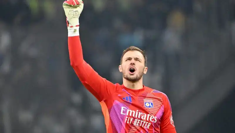 1 Mart 2025 Spor Manşetlerinde Neler Oluyor? Dev Transferler ve Gelişmeler!