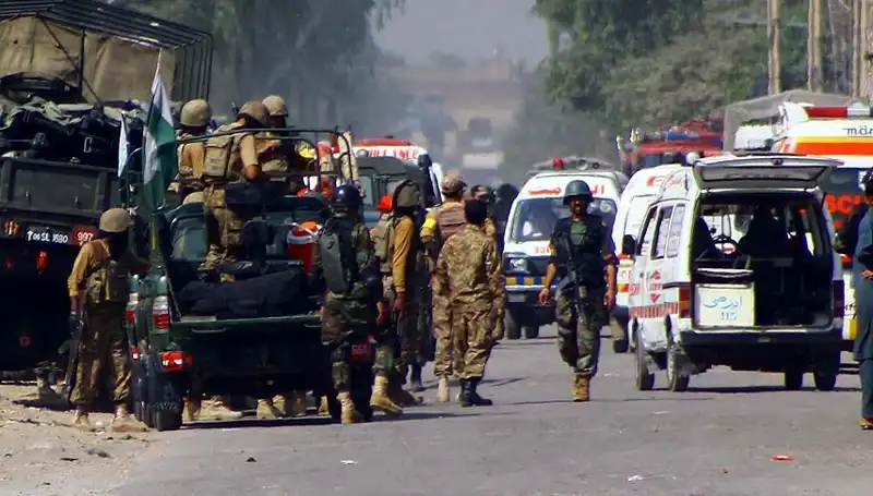 Pakistan'da Camiye Düzenlenen Bombalı Saldırı: Yaralılar ve Son Gelişmeler