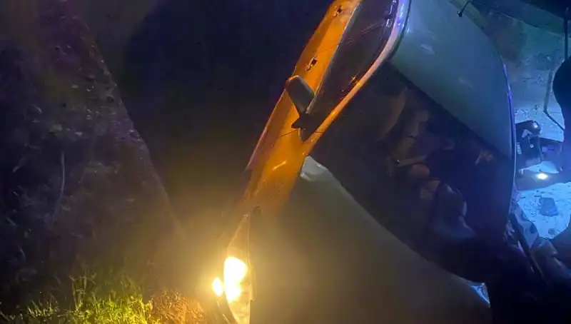 Adana'da Dehşet Anları: Otomobil Şarampole Devrildi, 2 Yaralı