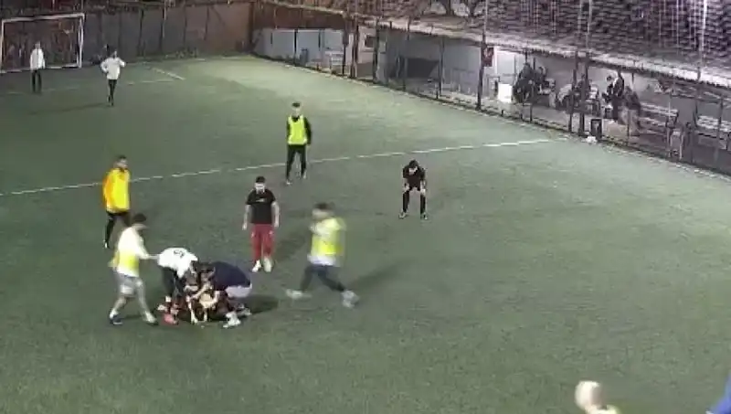 Halı Sahada İki Ayrı Ölüm Olayı: Futbol Tutkunları Üzüntü İçinde