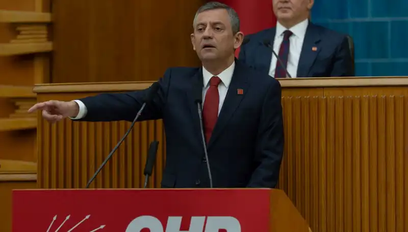 İmralı’nın Silah Bırakma Çağrısı ve Özgür Özel’in Tepkisi: Süreç Parlamentoda İlerleyecek mi?