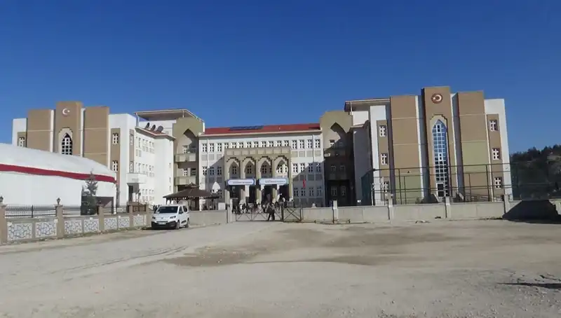 Ortaokulda Öğretmenden Öğrenciye Şiddet İddiası: Veliler Tepkili