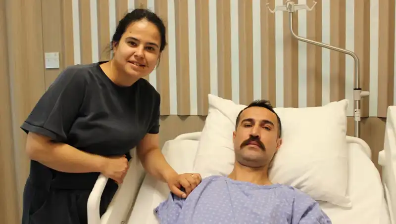 Mide Kanaması Sandığı, Kalın Bağırsak Kanseriyle Yüzleşti: 32 Yaşındaki Genç Adamın Hikayesi