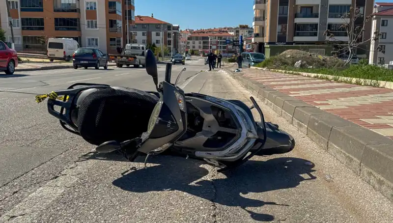 Uşak'ta Motosiklet ve Hafif Ticari Araç Çarpıştı: Bir Kişi Hayatını Kaybetti