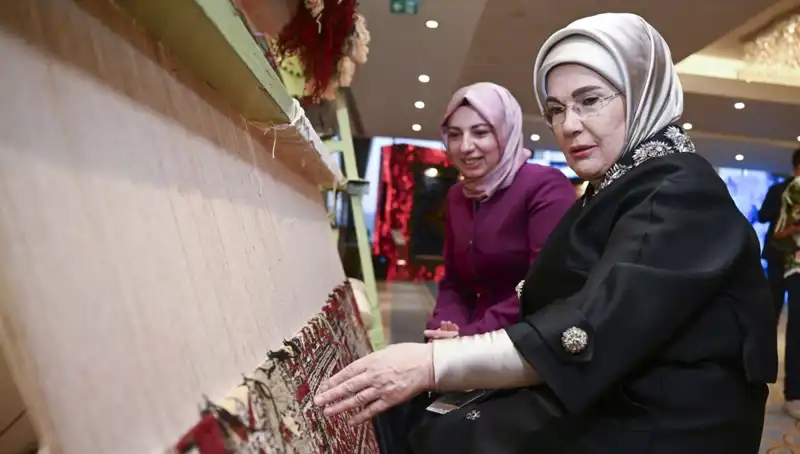 Emine Erdoğan'ın Halısı Açık Artırmada Satıldı: Geliri Depremzede Kadınlara Destek Olacak