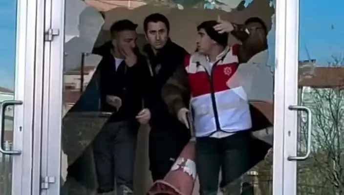 Tarihi Maçta Sıcak Anlar: Taraftarlar Arasında Çıkan Kavga Dikkat Çekti