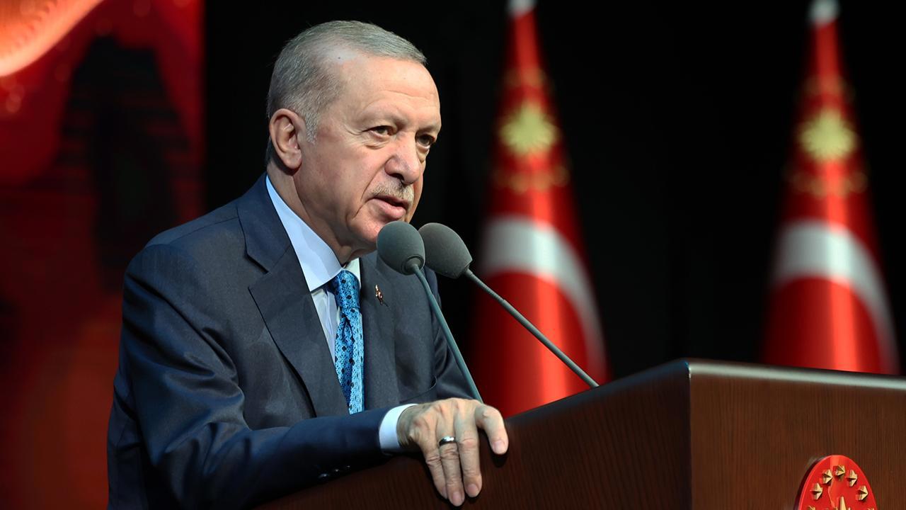 Cumhurbaşkanı Erdoğan, Mehmet Akif Ersoy'u vefatının 88'nci yılında anarak milli şairi unutulmaz bir şekilde selamladı.