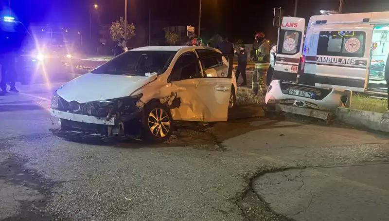 Pikap ve Otomobil Çarpıştı: Kaza Anı ve Sonrası