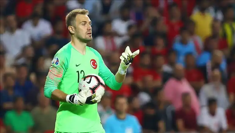 Milli Kaleci Mert Günok'un Futbolu Bırakma Yaşı Şaşırttı!