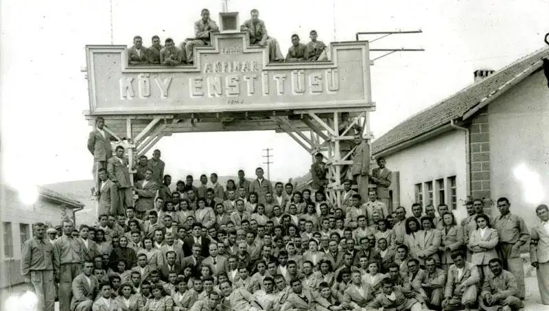 17 Nisan'da Neleri Kutluyoruz? Köy Enstitüleri'nin Tarihsel Önemi
