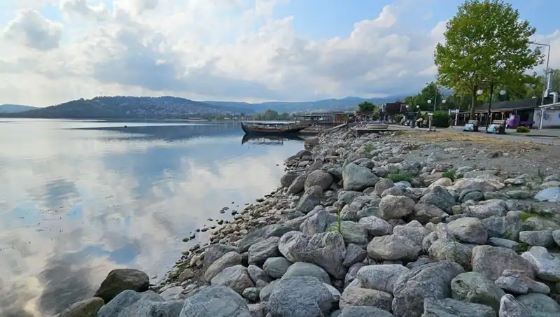 Sapanca Gölü'nde Su Seviyesi Düşüşü Alarm Veriyor, Neler Oluyor?
