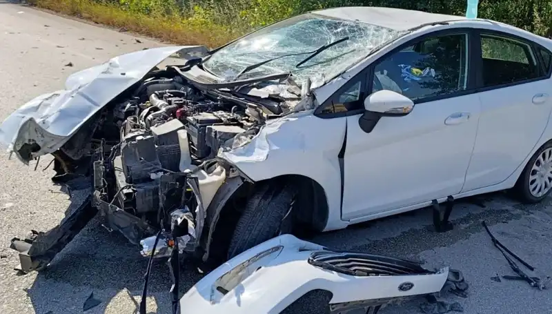 Çanakkale'de Trafik Kazası: İki Kişi Yaralandı, Olay Yeri Kırmızı Alarmda