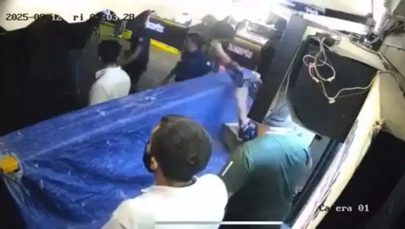 Ortaköy'de Geceye Damga Vuran Kavga: İki Grup Tekme Tokat Kapıştı