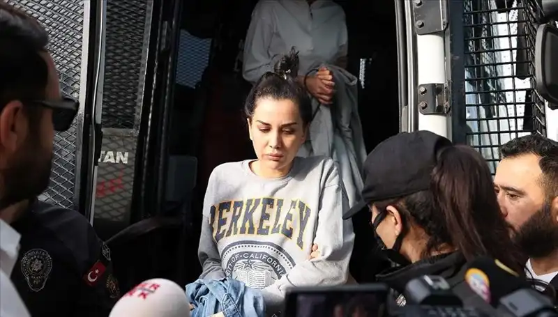 Dilan Polat'ın Instagram Hesabı Neden Erişime Kapatıldı? Son Gelişmeler!