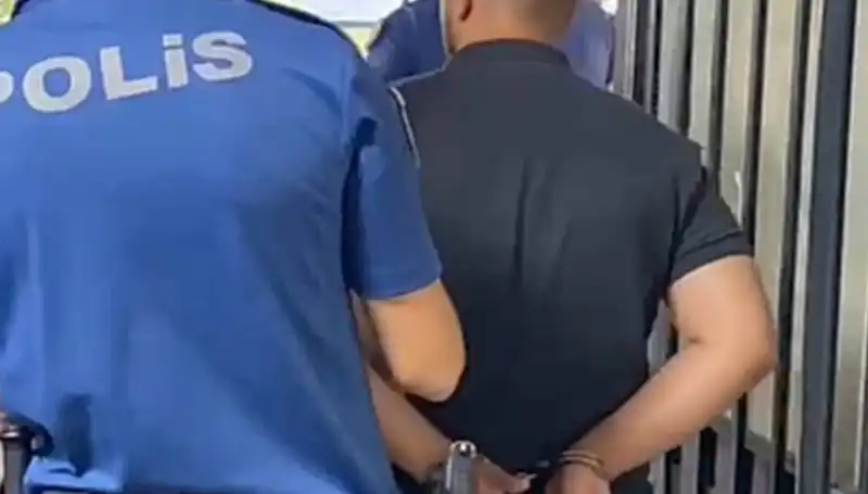 İzmir'de Polisi Hedef Alan Şahsın Yakalanması ve Tutuklanması