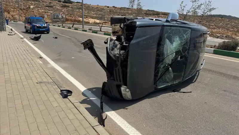 Kilis'te Ticari Araç Devrildi: Kaza Sonucu 4 Kişi Yaralandı