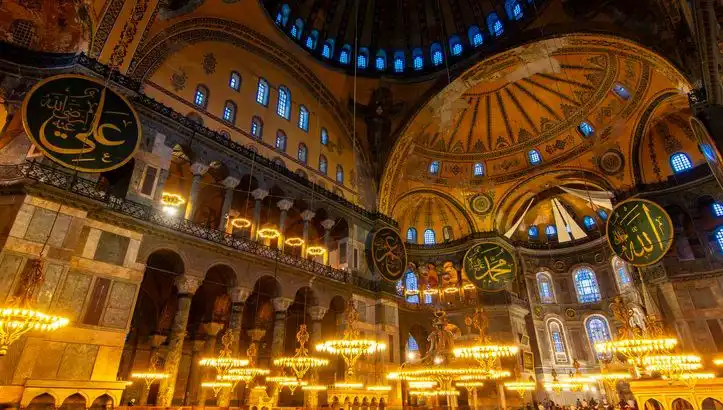 İstanbul, Ankara ve İzmir'de Teravih Namazı Saatleri: Bugün Hangi Saatte Kılınacak?