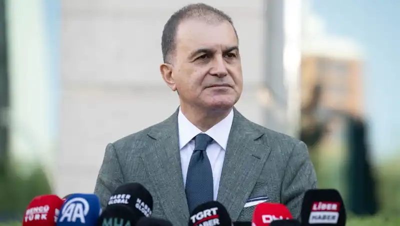 Ömer Çelik'ten Özel'e Sert Tepki: Meşru Demokratik Alanı Tehdit Eden Sözcükler