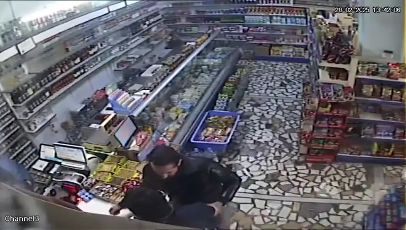 Cezaevi Firarisi Markette Bıçak Çekip Dehşet Saçtı: O Anlar Kameralara Yansıdı