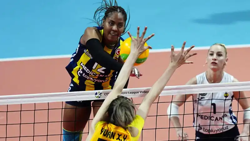 Avrupa'da Türk Derbisi: Fenerbahçe, VakıfBank'ı 3-0'la Hüsran Ettirdi