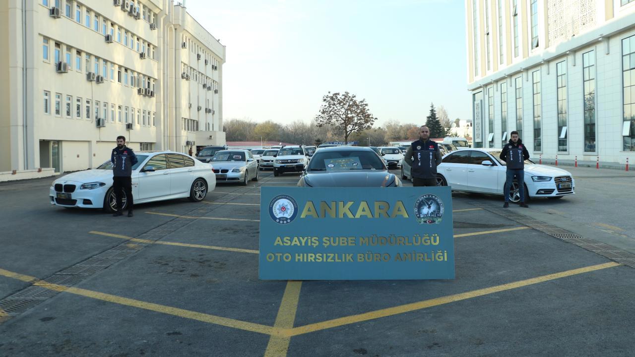 Ankara'da düzenlenen operasyonda 15 kişi gözaltına alındı.