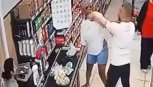 Marketteki Kasa Sırasında Yaşanan Şok Olay: Çocuğunun Önünde Kadına Saldırı!