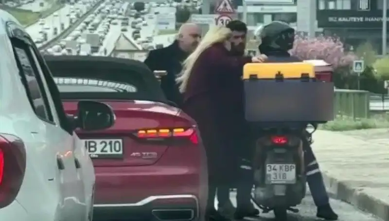 D-100 Karayolu'nda Dehşet Anları: Motokuryeye Silah Çekildi