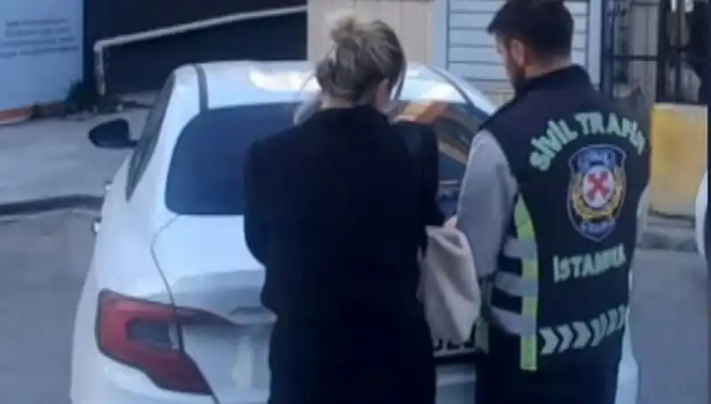 Kadıköy'de Drift Yapan Kadın Sürücüye Rekor Ceza Uygulandı!