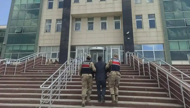Hapis Cezasıyla Aranan Şahıs, Gizlendiği Yerde Polisi Şaşırttı