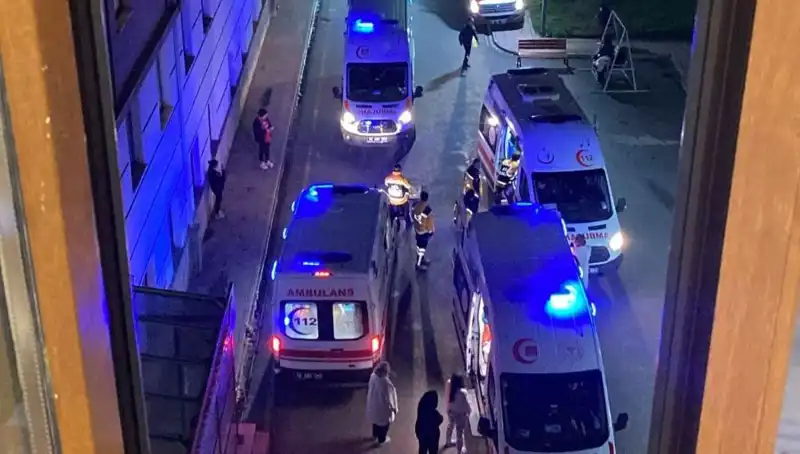 53 Öğrenci Akşam Yemeğinden Zehirlendi: Hastane Saldırısı Yaşandı