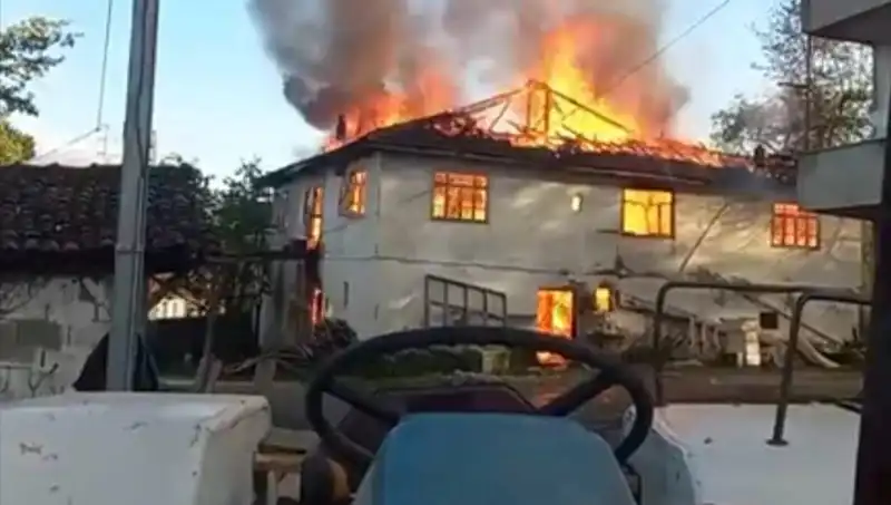 İki Katlı Evin Alev Alev Yanması: Sebepler ve Sonrası