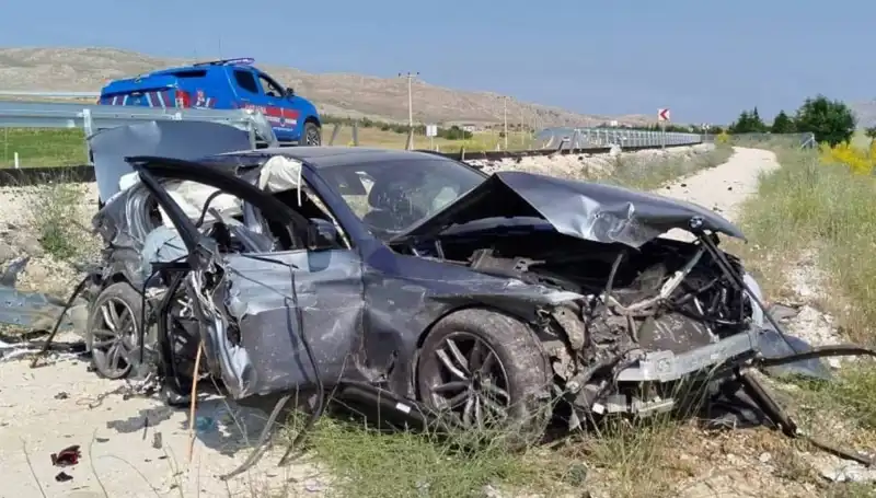 Sivas'ta Korkutan İki Ayrı Trafik Kazası: 9 Kişi Yaralandı!