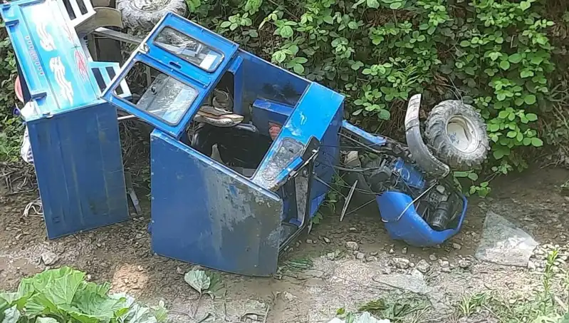 Kontrolden Çıkan Pat Pat, Dereye Devrildi: Yaralılar Hastaneye Kaldırıldı!