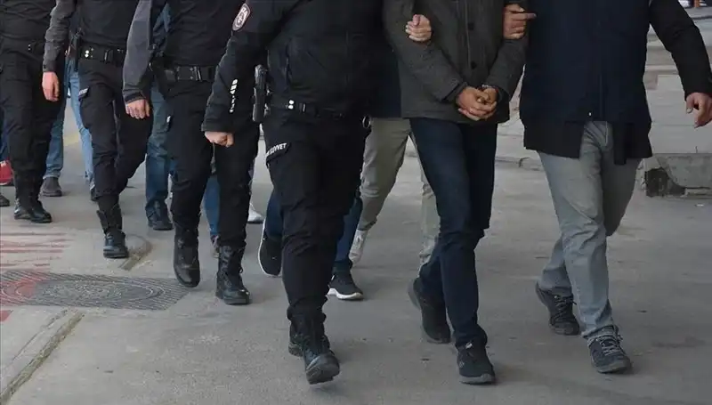 FETÖ Operasyonu: 5 İlde 10 Şahıs Gözaltına Alındı, Yüzlerce Belge İnceleniyor