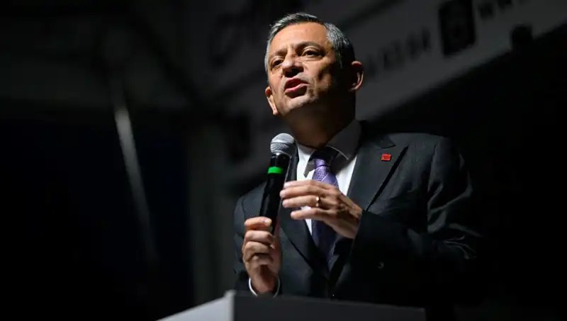 Özgür Özel'den Emekli İkramiyesine Sert Tepki: Hükümetin Politikaları Eleştirildi