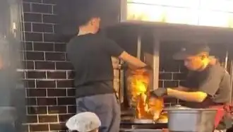 Pişmiş Tavuk Dönerin Üzerine Çiğ Et Koyma Skandalı: Gıda Güvenliği Tehlikede!